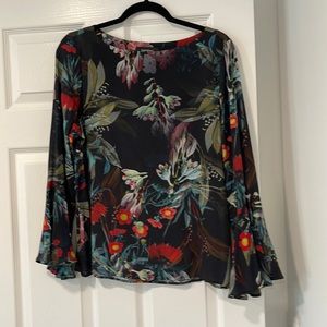 Beautiful floral Karen Kane blouse